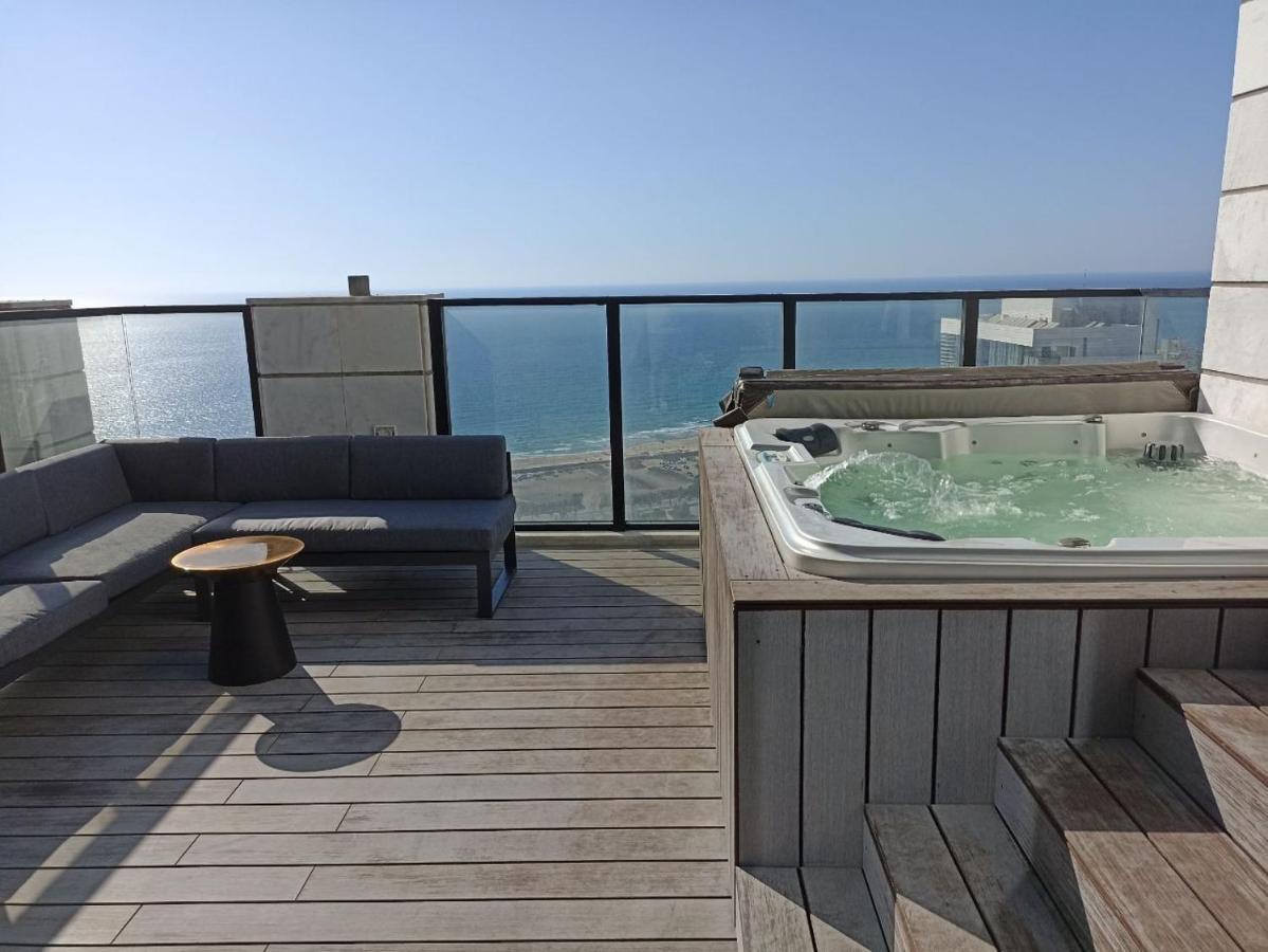 Ferienwohnung Yalarent Sea-Breeze Penthouse With Jacuzzi Bat Yam Exterior foto