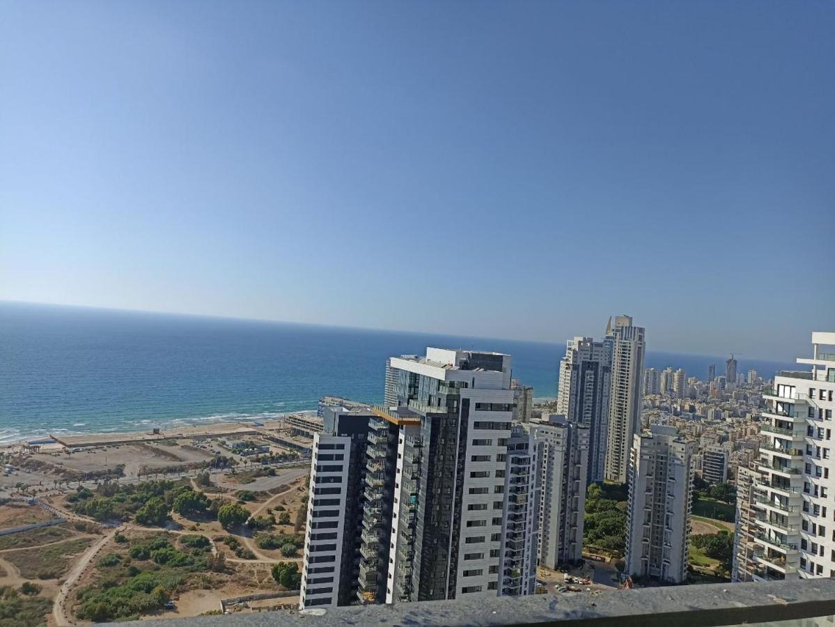 Ferienwohnung Yalarent Sea-Breeze Penthouse With Jacuzzi Bat Yam Exterior foto