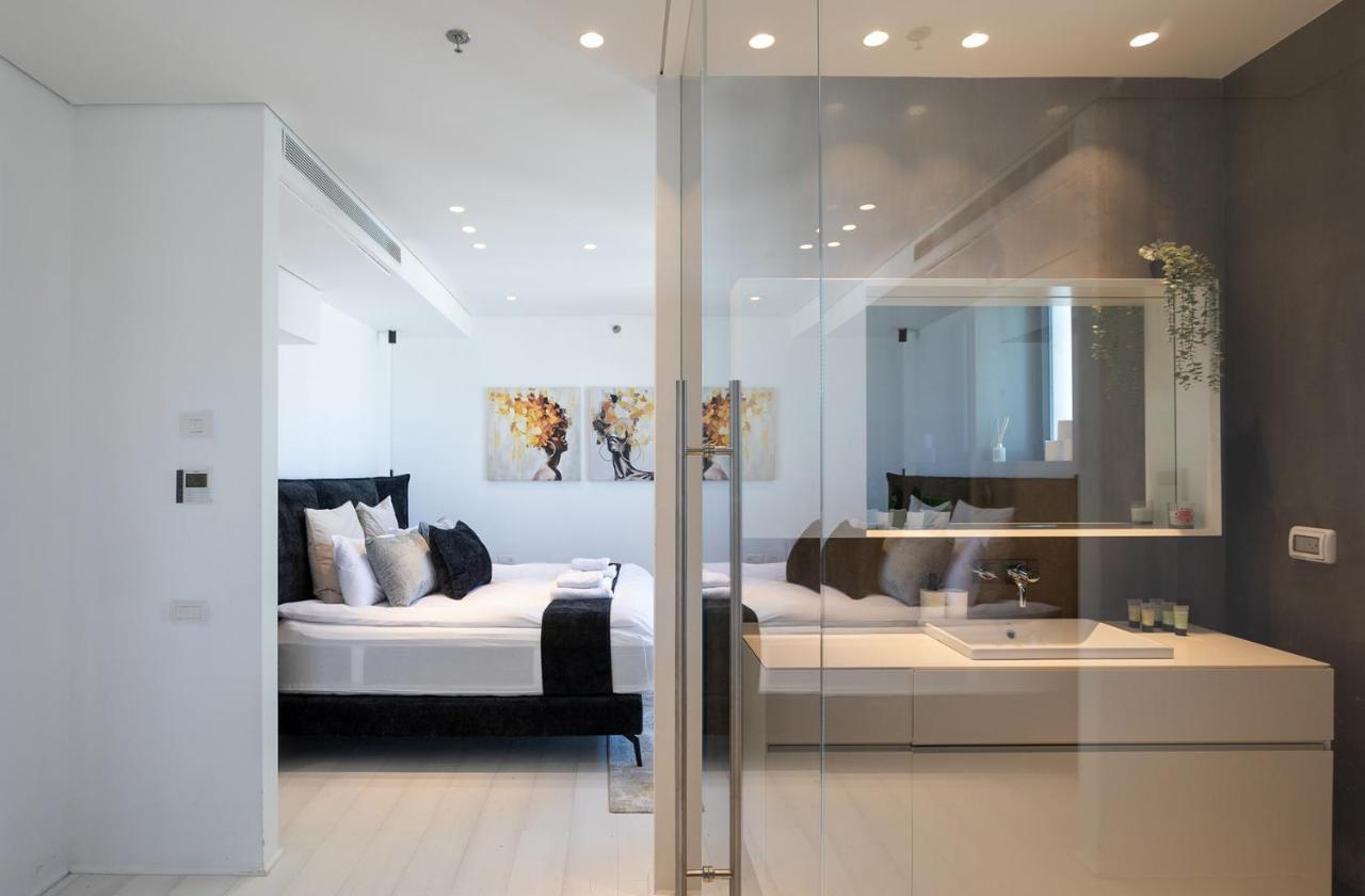 Ferienwohnung Yalarent Sea-Breeze Penthouse With Jacuzzi Bat Yam Exterior foto