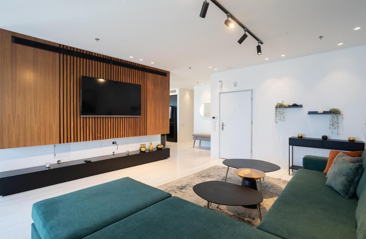 Ferienwohnung Yalarent Sea-Breeze Penthouse With Jacuzzi Bat Yam Exterior foto