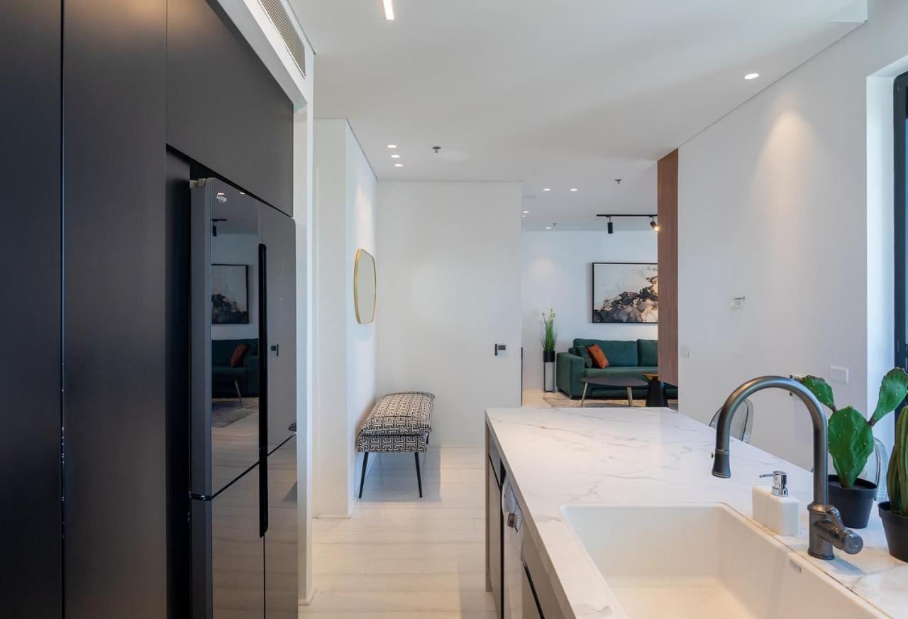 Ferienwohnung Yalarent Sea-Breeze Penthouse With Jacuzzi Bat Yam Exterior foto