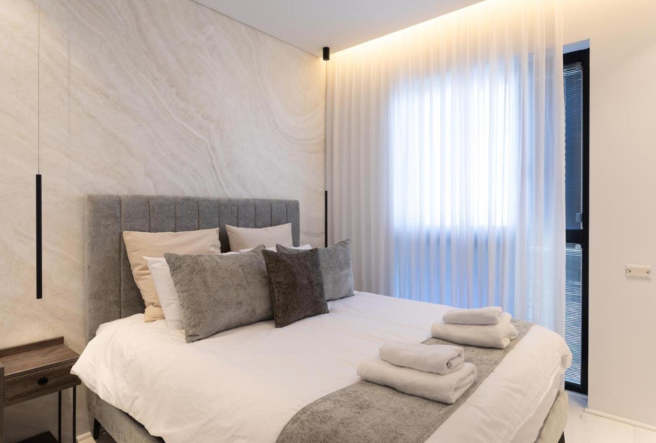 Ferienwohnung Yalarent Sea-Breeze Penthouse With Jacuzzi Bat Yam Exterior foto