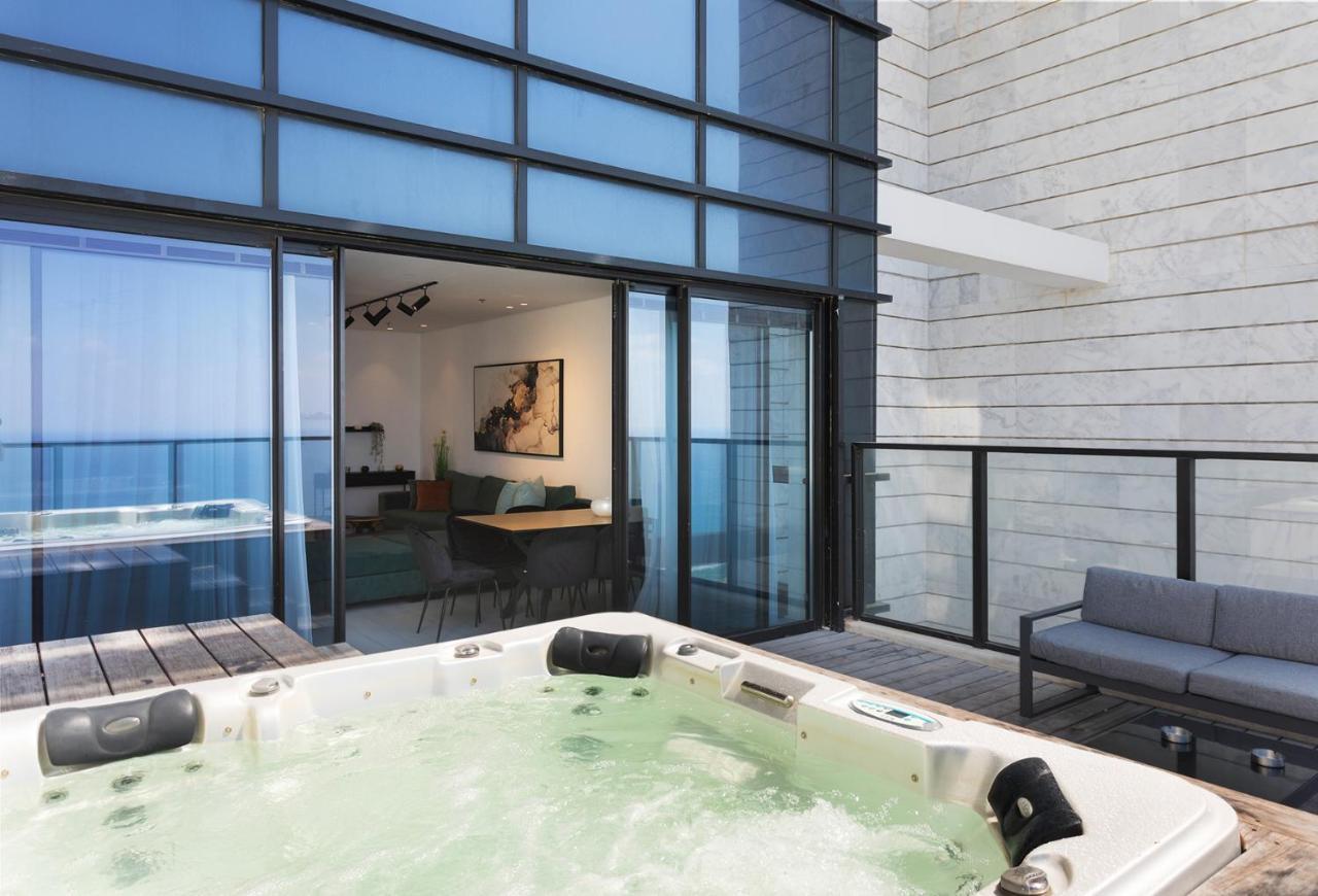 Ferienwohnung Yalarent Sea-Breeze Penthouse With Jacuzzi Bat Yam Exterior foto