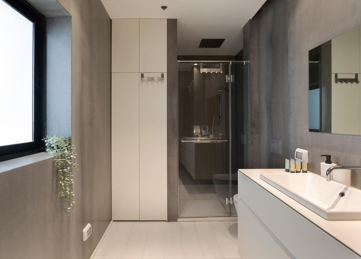 Ferienwohnung Yalarent Sea-Breeze Penthouse With Jacuzzi Bat Yam Exterior foto