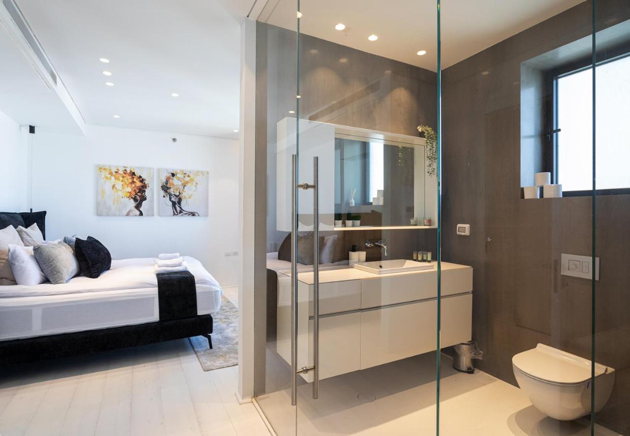 Ferienwohnung Yalarent Sea-Breeze Penthouse With Jacuzzi Bat Yam Exterior foto