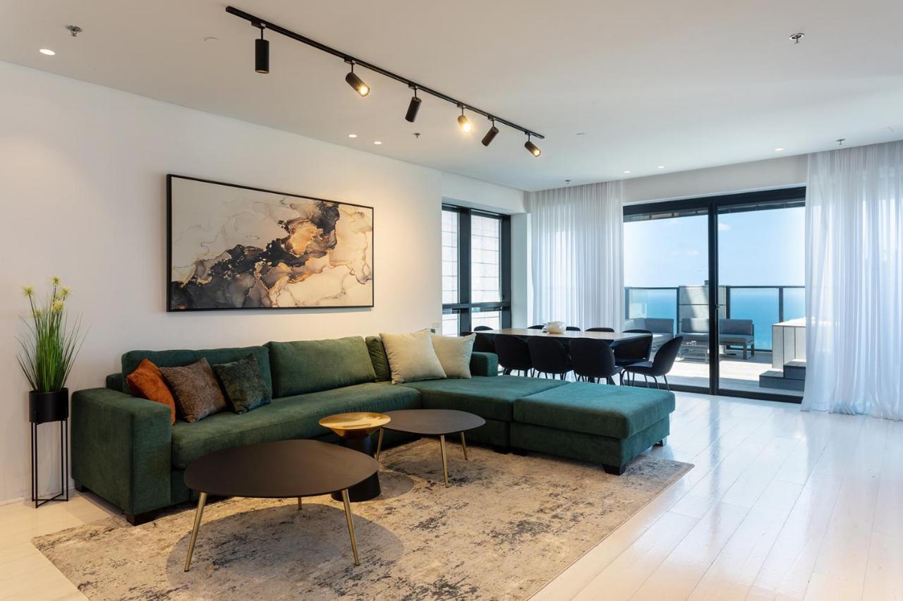 Ferienwohnung Yalarent Sea-Breeze Penthouse With Jacuzzi Bat Yam Exterior foto