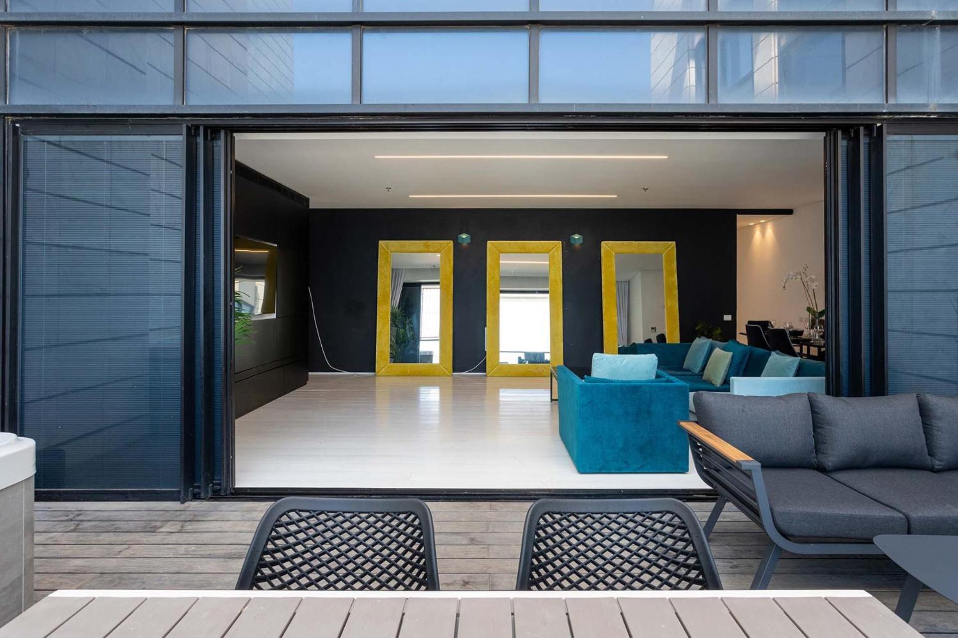 Ferienwohnung Yalarent Sea-Breeze Penthouse With Jacuzzi Bat Yam Exterior foto