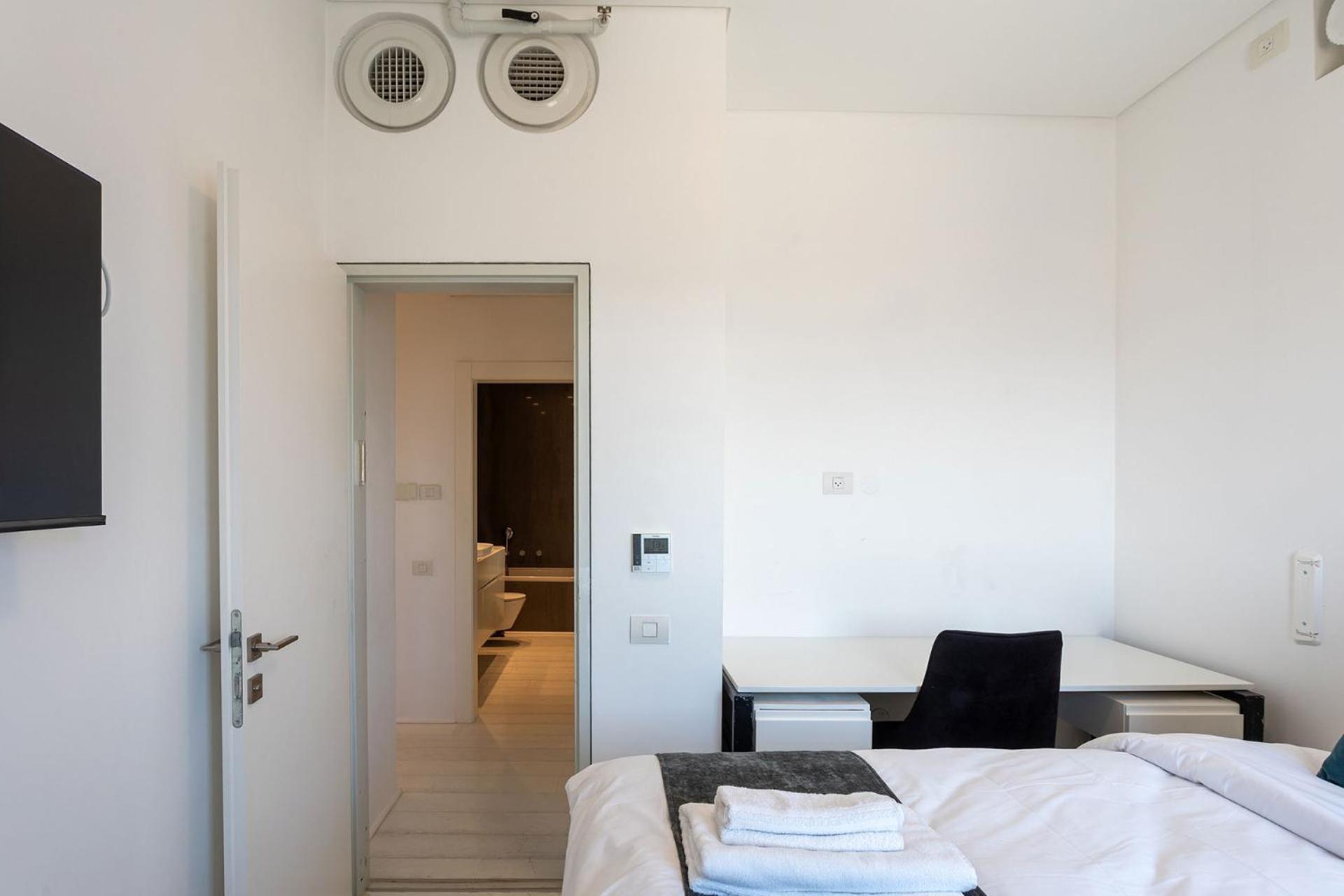 Ferienwohnung Yalarent Sea-Breeze Penthouse With Jacuzzi Bat Yam Exterior foto