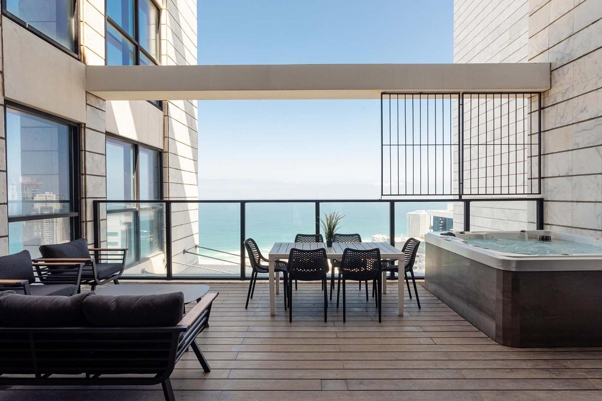 Ferienwohnung Yalarent Sea-Breeze Penthouse With Jacuzzi Bat Yam Exterior foto